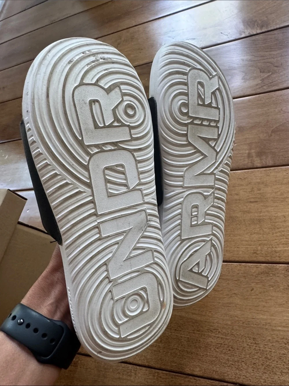 Under Armour Kids Black Strap White Footbed Slide Sandals size 5